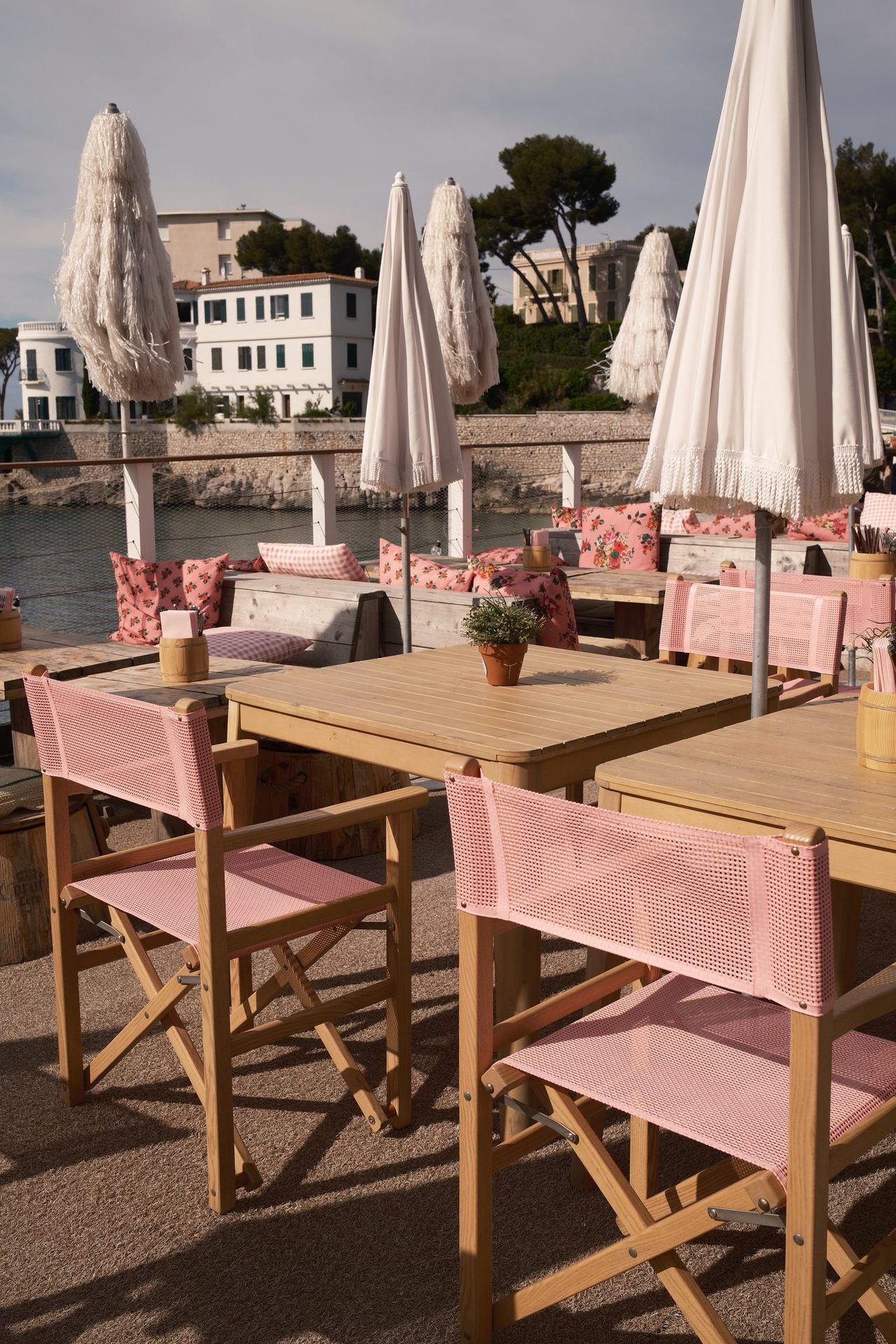 Terrasse avec vue sur le port de Cassis